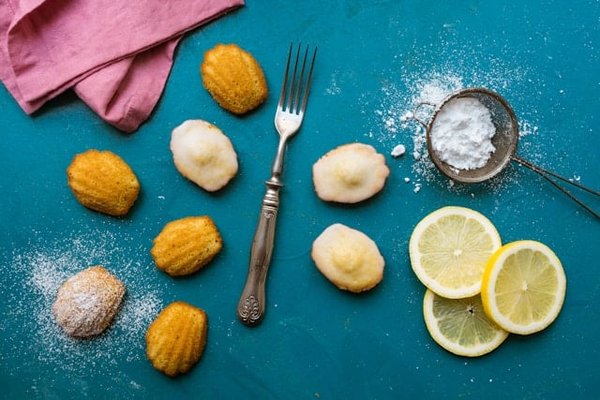 Quels sont les secrets pour faire des madeleines au citron avec une belle bosse?