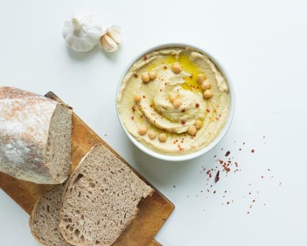 Comment préparer un houmous maison crémeux avec des ingrédients naturels?